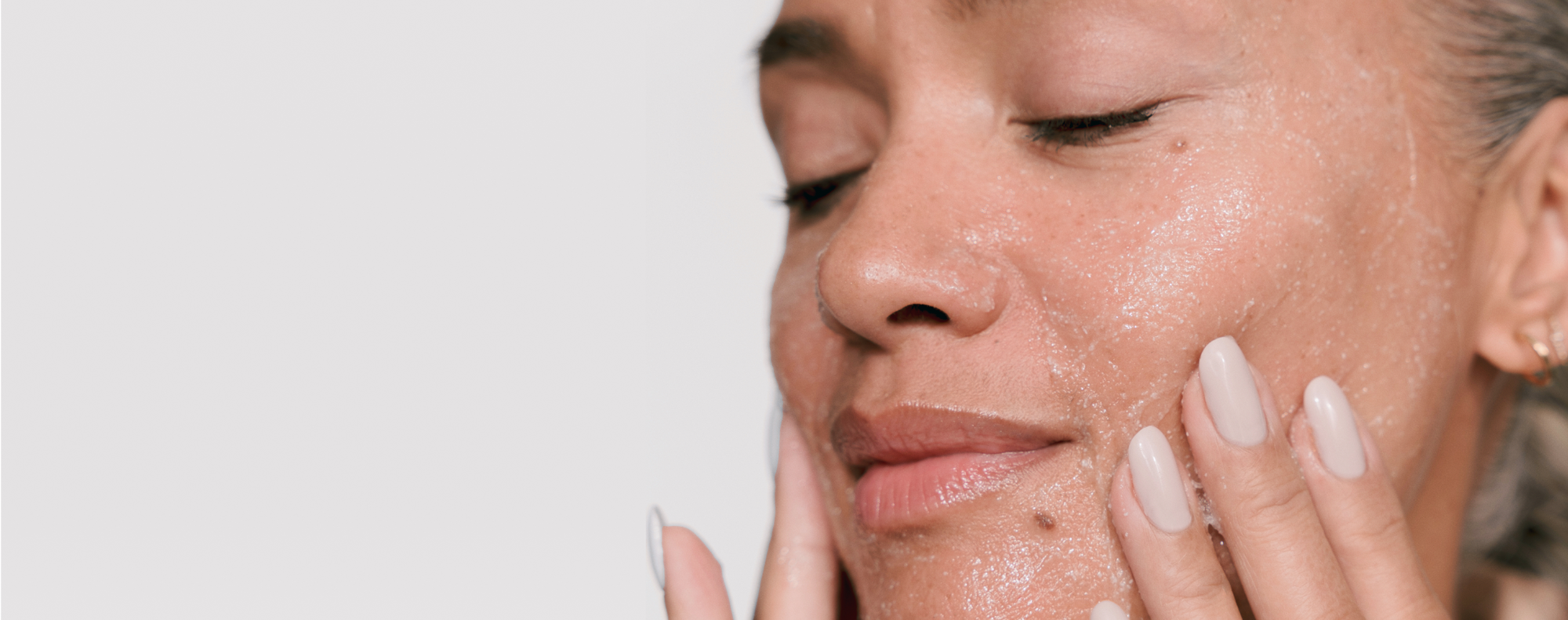 Exfoliating Gel in Use